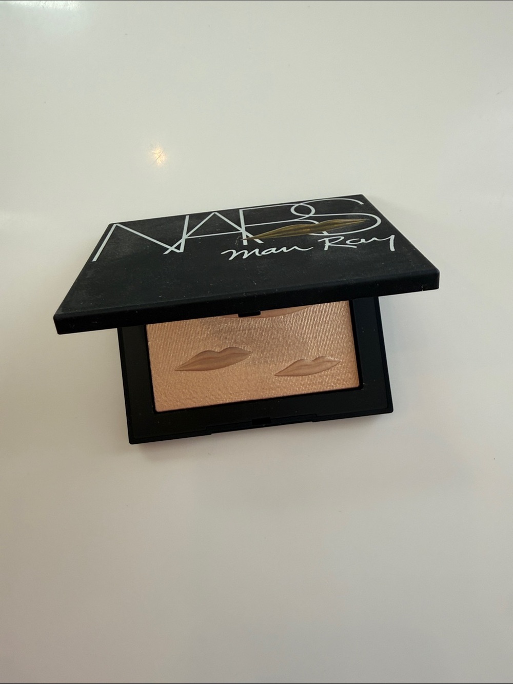 NARS Radiant Highlighter - Champagne Beige Glow